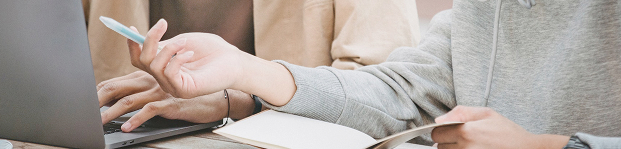 experts-banner-background